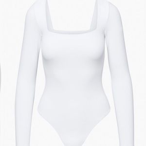 ARITZIA: Babaton Square Neck Longsleeve Contour Bodysuit